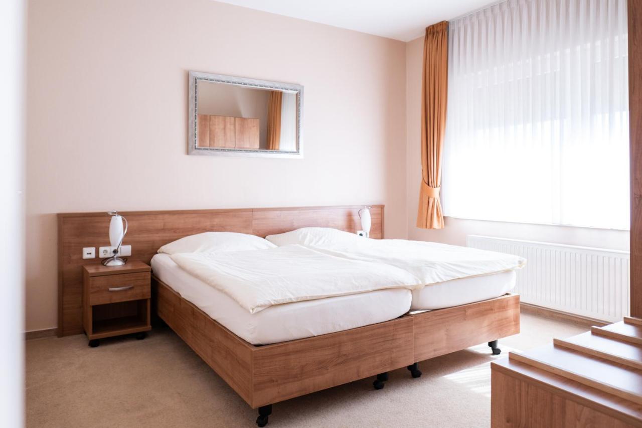 Land-Gut-Hotel Restaurant Kreuz Meyer Stuhr Eksteriør billede